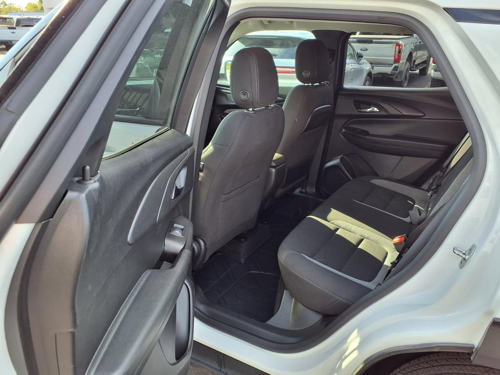 Used 2024 Chevrolet TrailBlazer LT FWD image 28