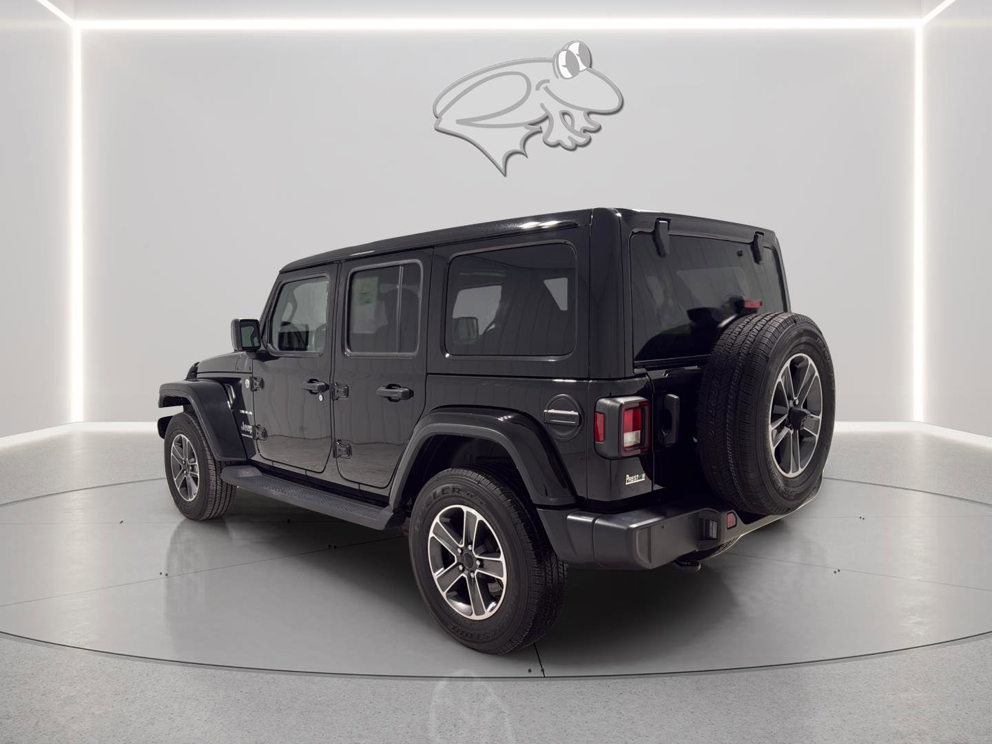 Used 2023 Jeep Wrangler Sahara w/ Cold Weather Group image 3