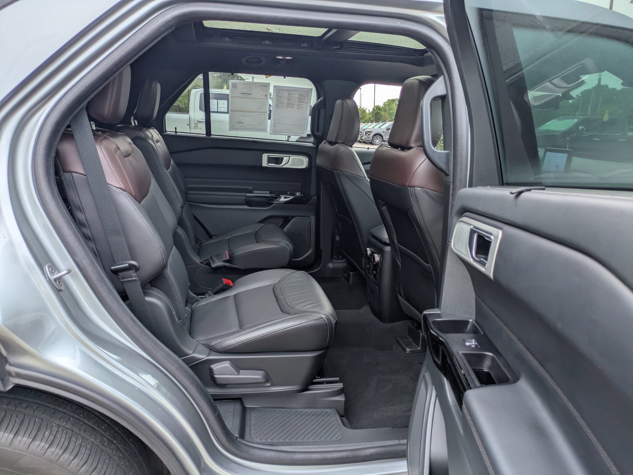 Certified 2023 Ford Explorer Platinum w/ Technology Package AWD/4WD image 38