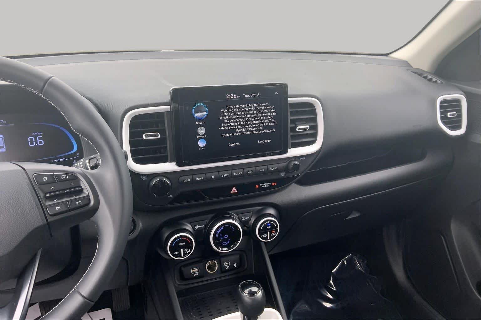 Used 2024 Hyundai Venue Limited FWD image 7