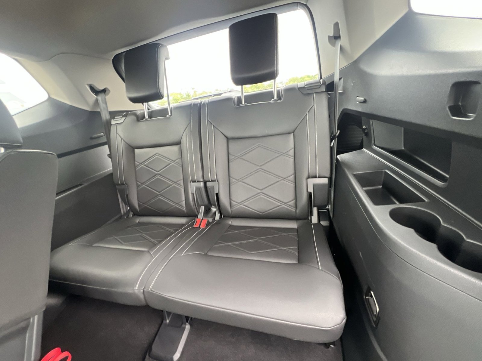 Used 2025 Volkswagen Atlas SE FWD image 32