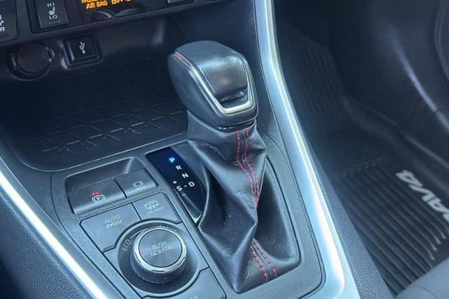 Used 2021 Toyota RAV4 SE w/ Weather & Moonroof Package AWD/4WD image 24