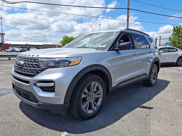 Certified 2023 Ford Explorer XLT w/ Equipment Group 202A AWD/4WD image 3