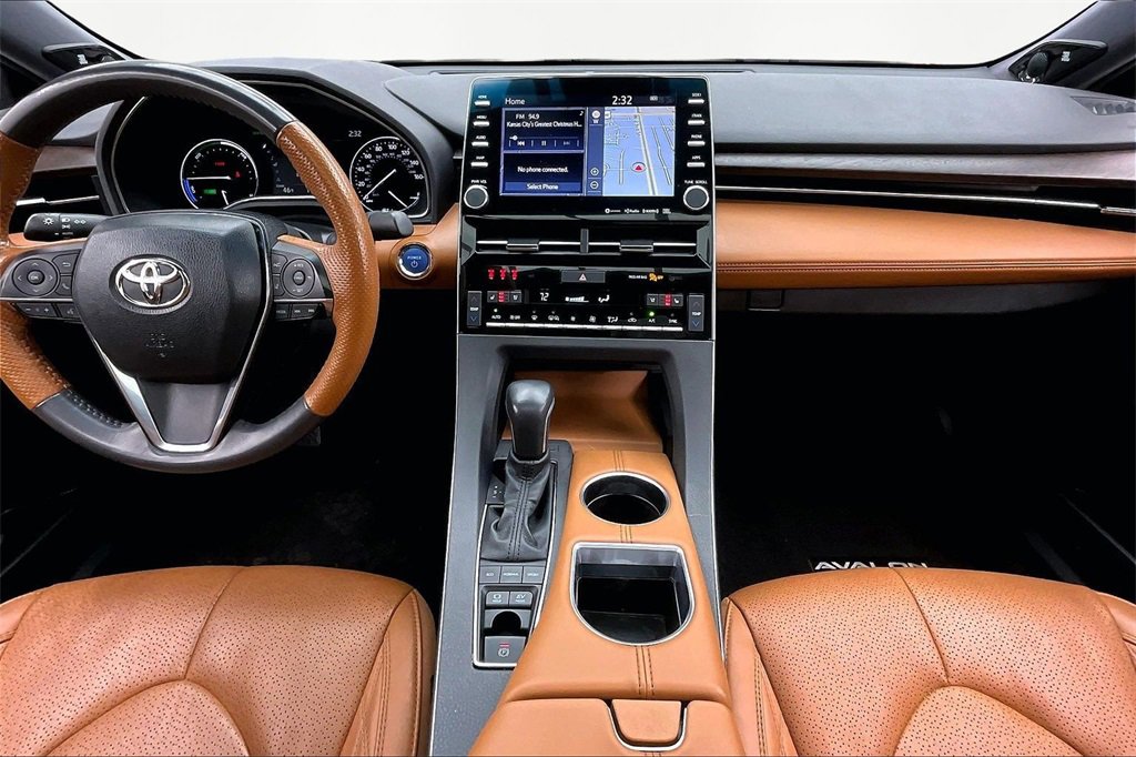 Used 2022 Toyota Avalon Limited image 16