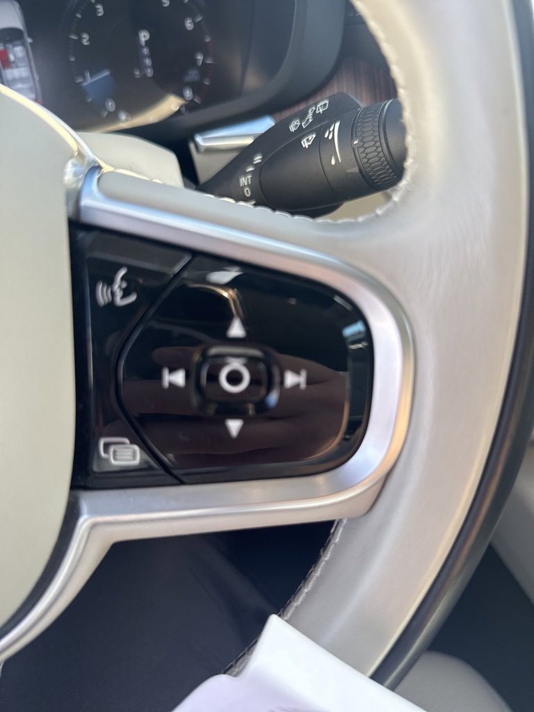 Used 2020 Volvo XC60 T5 Inscription w/ Protection Package Premier image 11