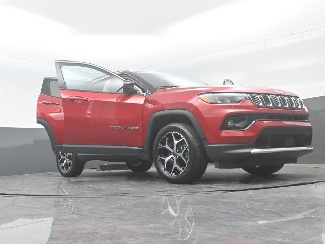 Used 2025 Jeep Compass Limited AWD/4WD image 30