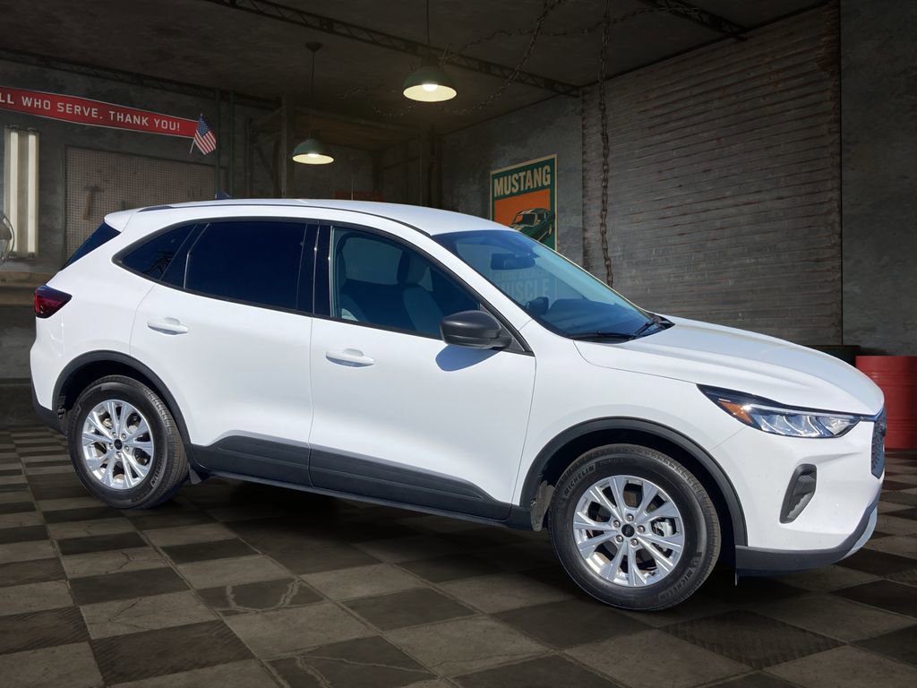 Certified 2025 Ford Escape Active FWD image 2