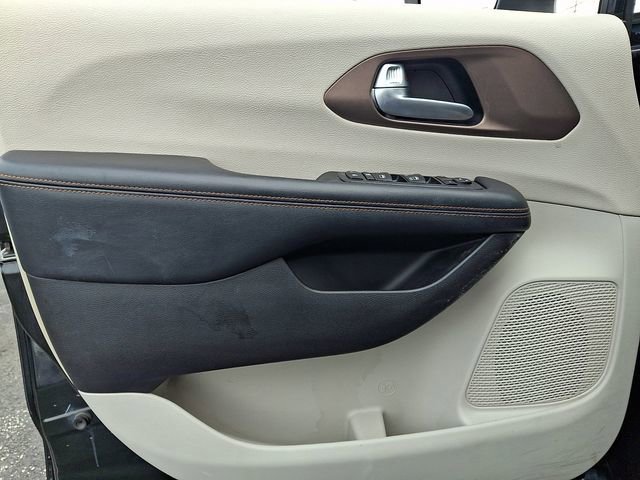 Used 2017 Chrysler Pacifica LX image 13