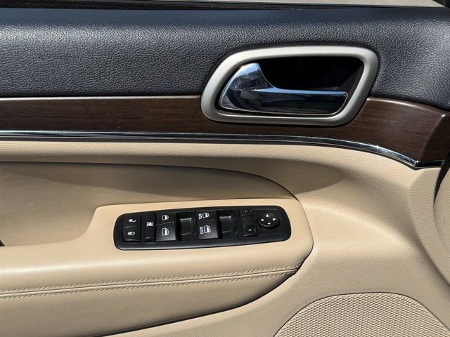 Used 2017 Jeep Grand Cherokee Limited AWD/4WD image 38