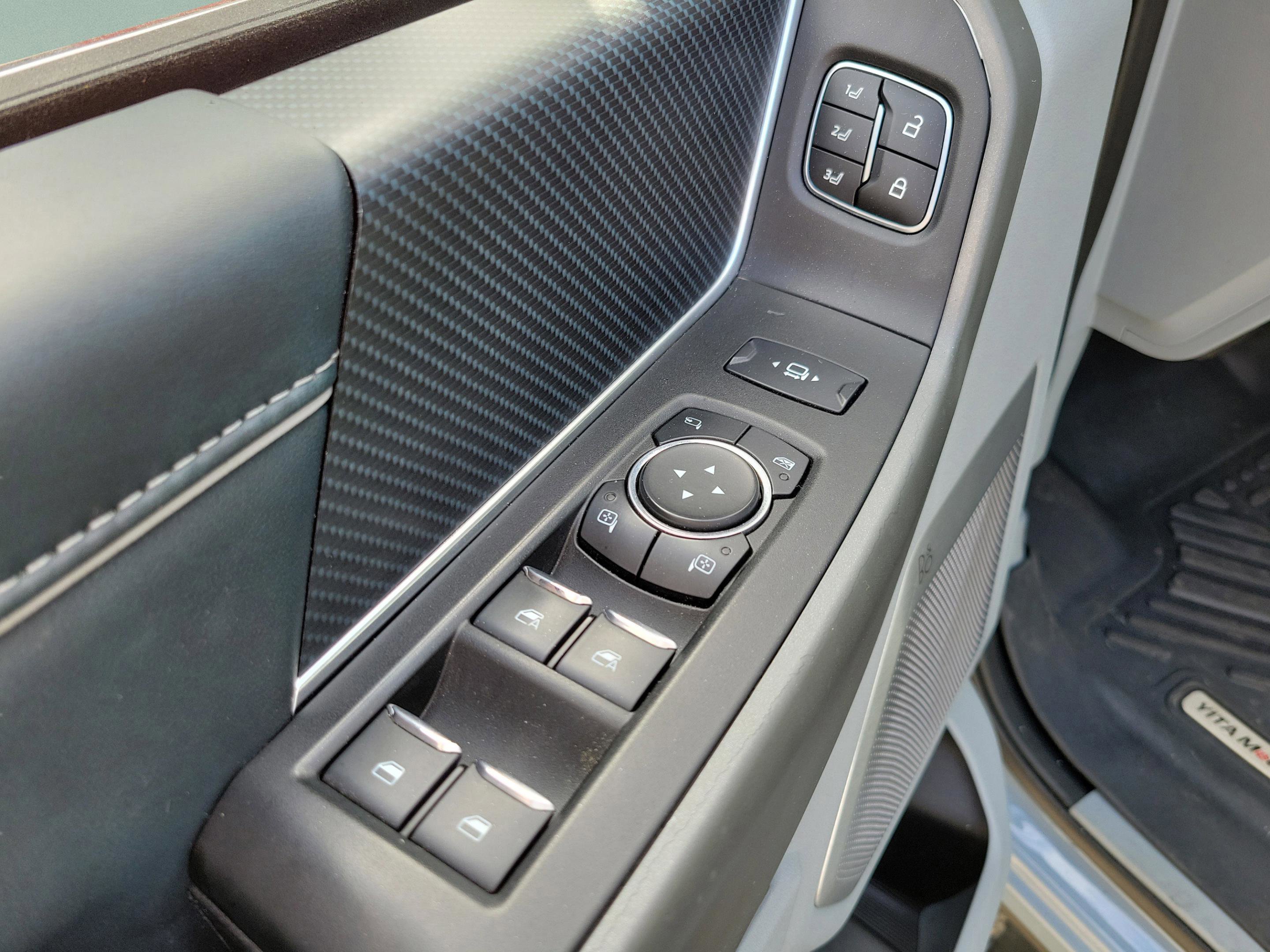 Certified 2024 Ford F250 Limited w/ FX4 Off-Road Package image 6