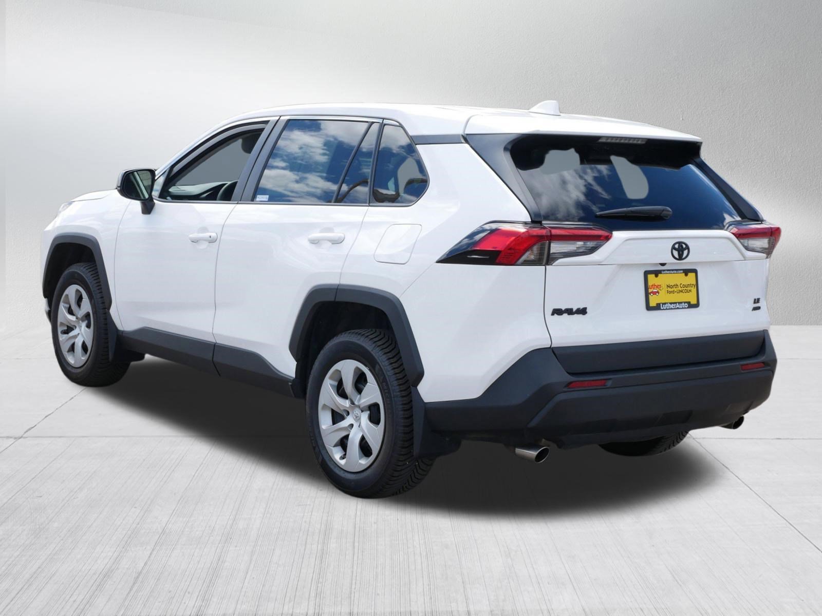 Used 2022 Toyota RAV4 LE w/ Carpet Mat Package (TMS) AWD/4WD image 5