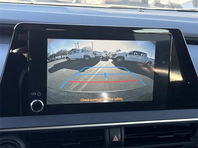 Used 2024 Toyota Prius LE image 12