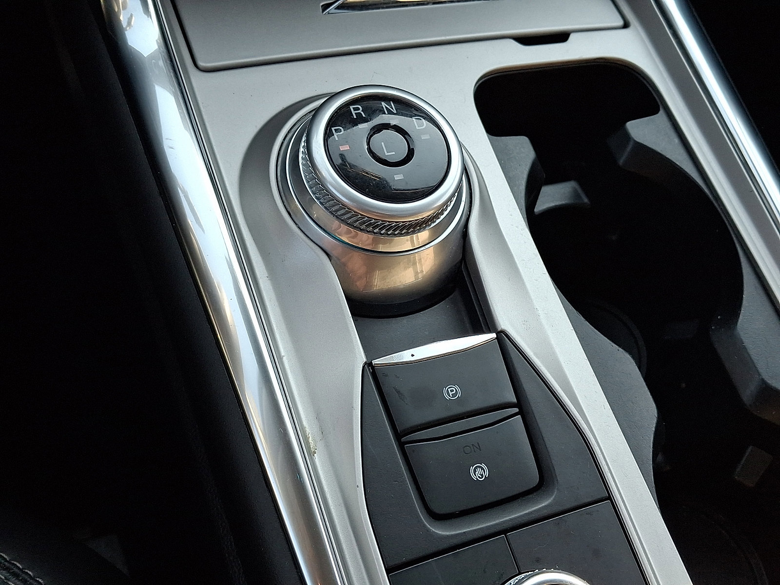 Certified 2022 Ford Explorer XLT w/ Equipment Group 202A image 22