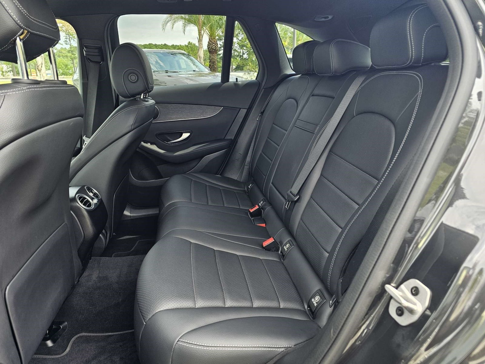 Used 2022 Mercedes-Benz GLC 300 4MATIC w/ Multimedia Package Lite image 16