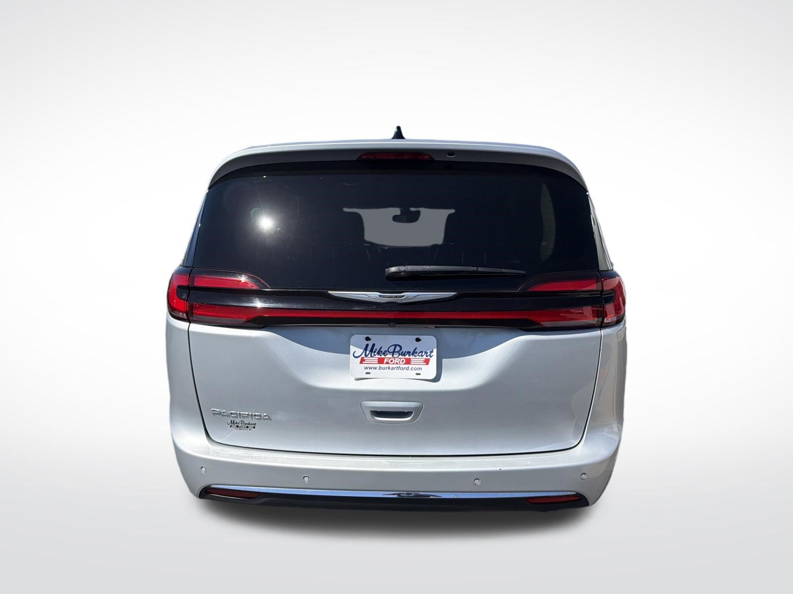 Used 2024 Chrysler Pacifica Touring-L FWD image 16