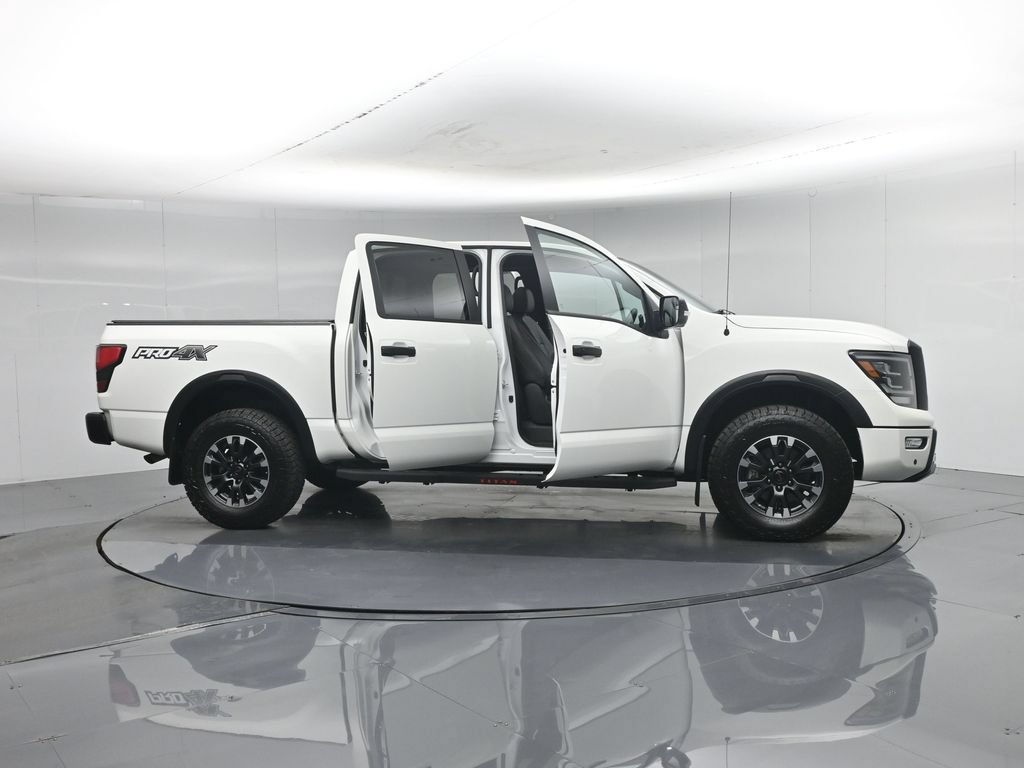 Used 2021 Nissan Titan PRO-4X w/ Pro-4x Convenience Package AWD/4WD image 4