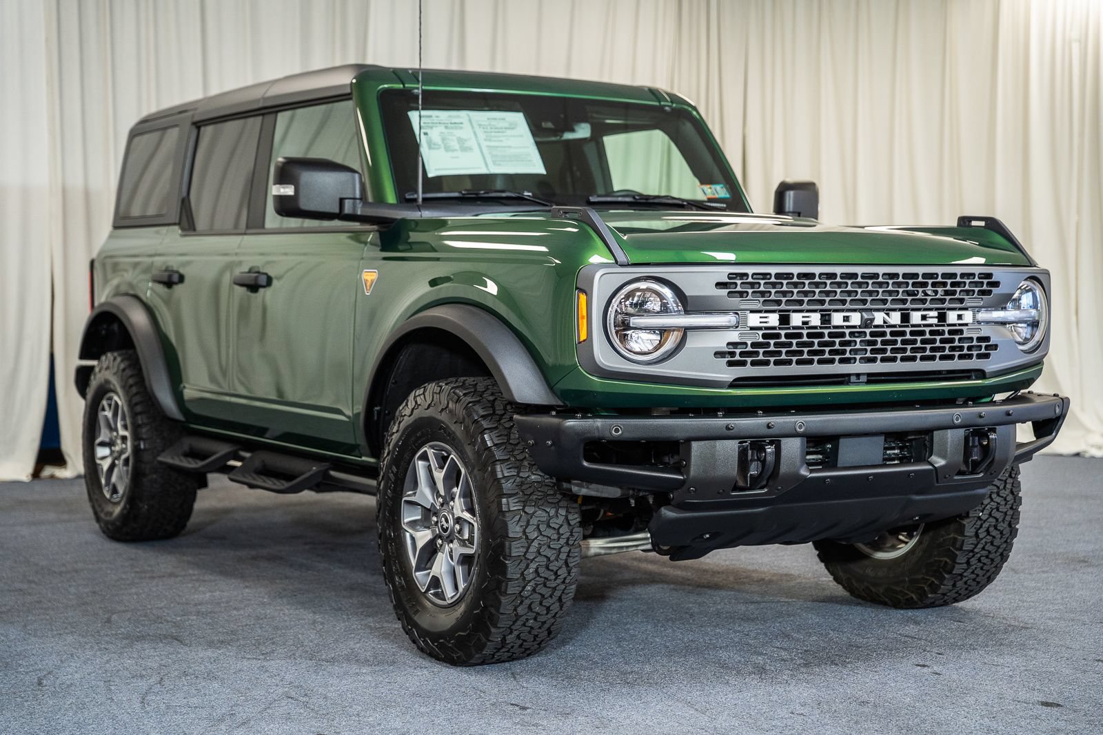 Certified 2024 Ford Bronco Badlands AWD/4WD image 1