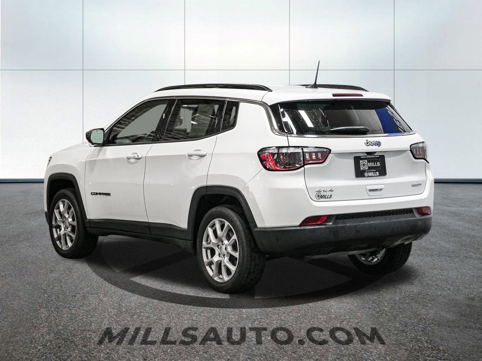 Used 2022 Jeep Compass Latitude image 8