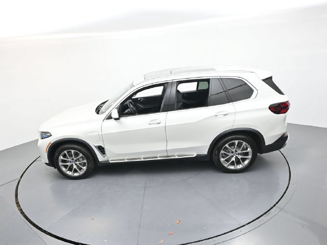 Used 2025 BMW X5 xDrive50e AWD/4WD image 38