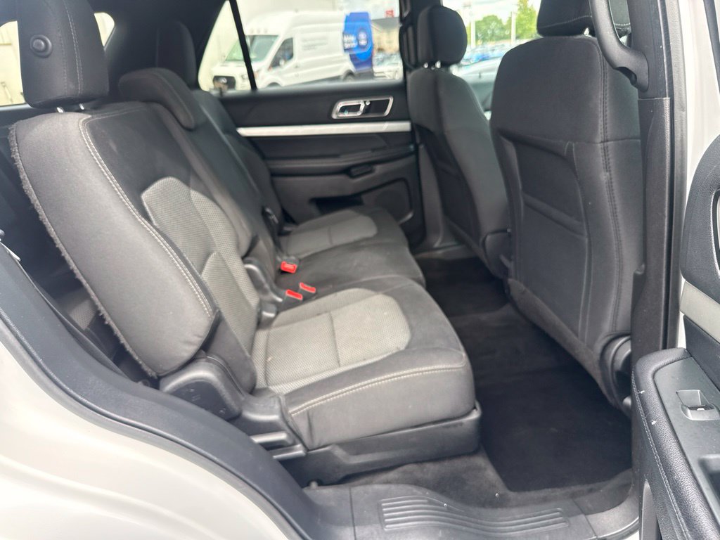Certified 2017 Ford Explorer XLT FWD image 38