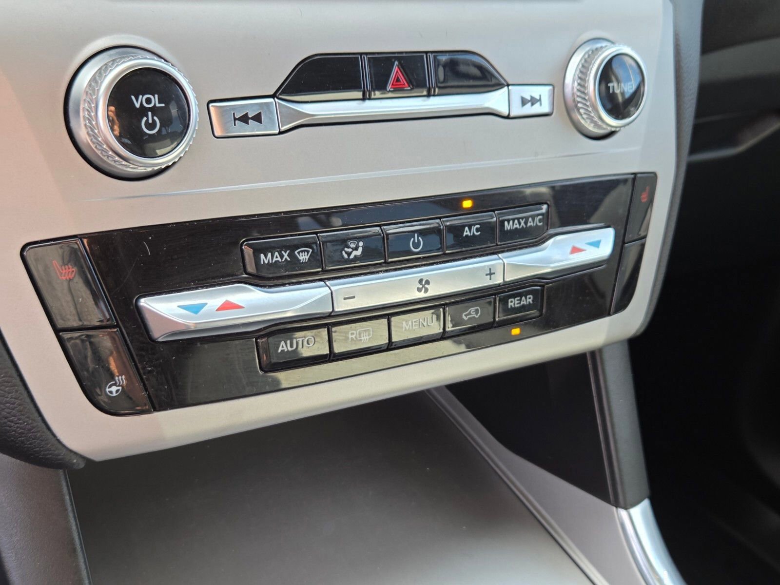 Certified 2023 Ford Explorer XLT w/ Equipment Group 202A image 23