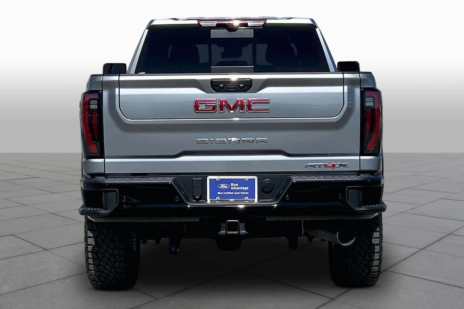 Used 2025 GMC Sierra 2500 AT4X AWD/4WD image 5