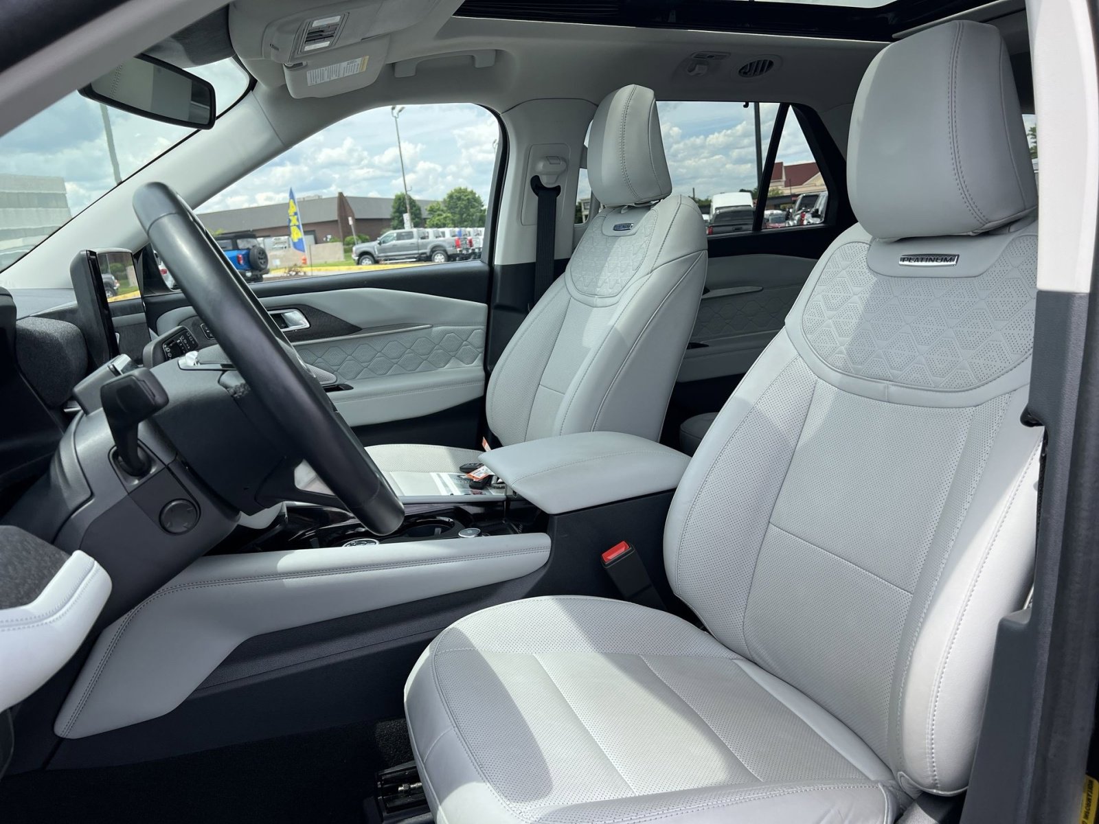 Certified 2025 Ford Explorer Platinum w/ LUX Leather Package AWD/4WD image 21