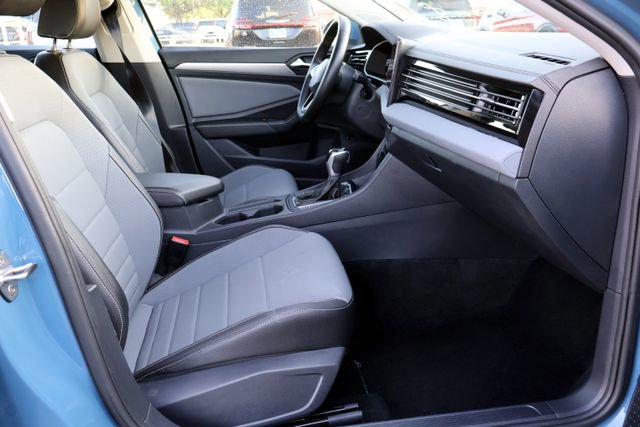 Used 2025 Volkswagen Jetta SE image 19