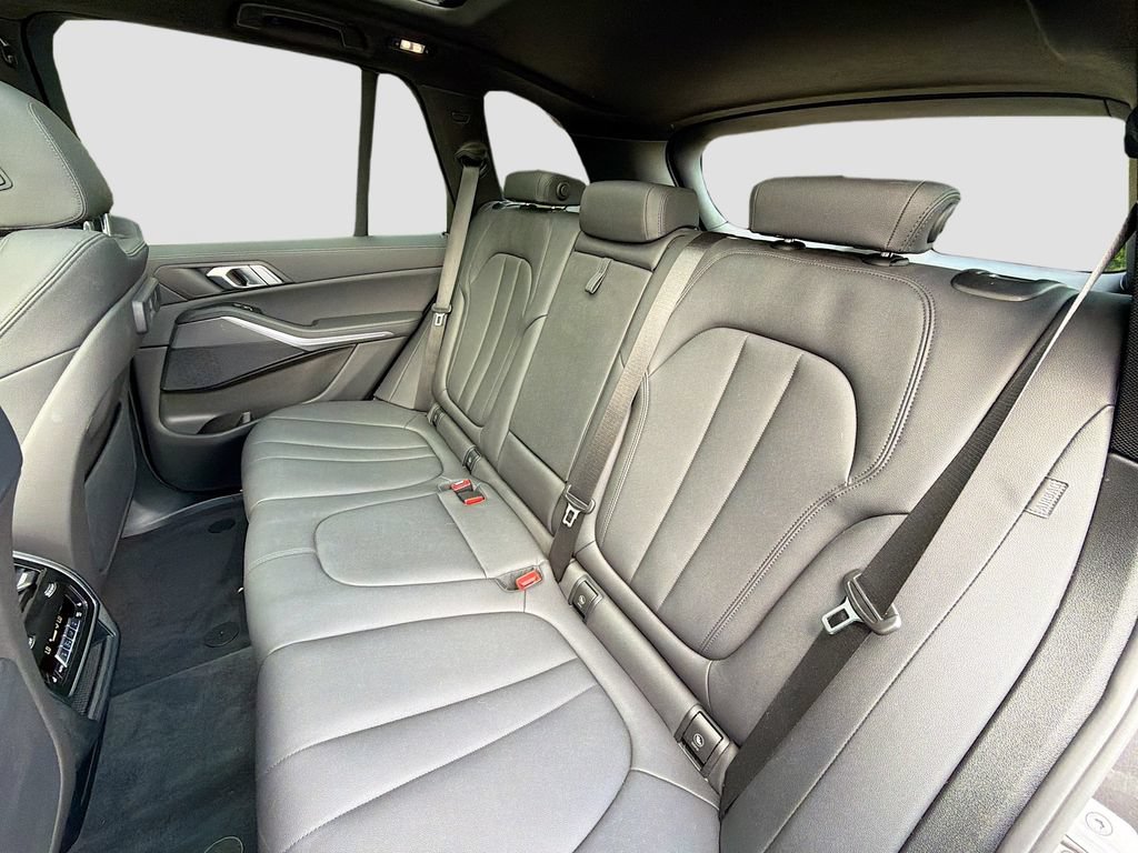 Used 2022 BMW X5 xDrive40i w/ Premium Package AWD/4WD image 27