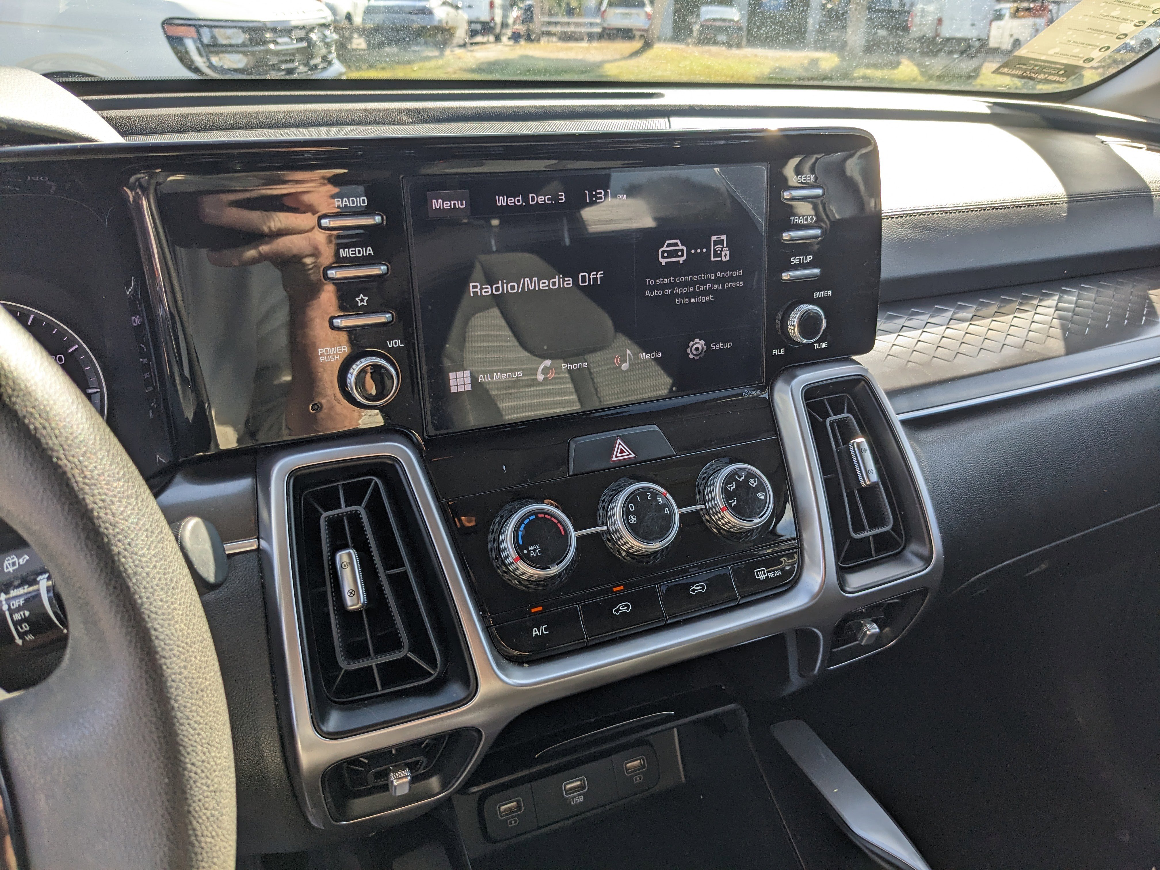 Used 2023 Kia Sorento LX image 22