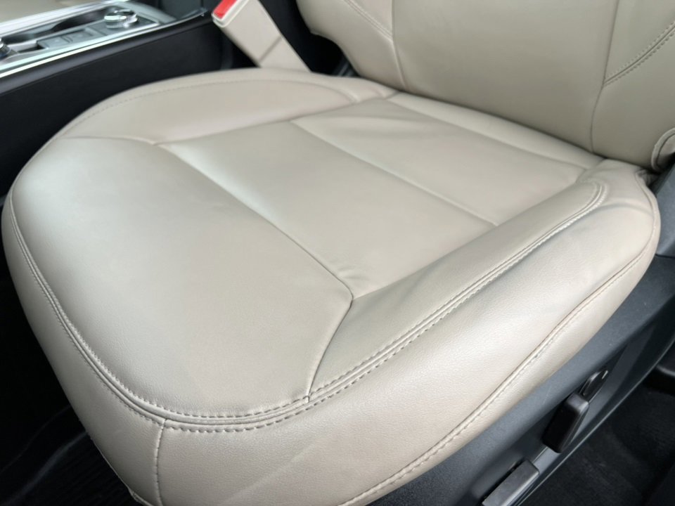 Certified 2022 Ford Explorer XLT w/ Equipment Group 202A image 18