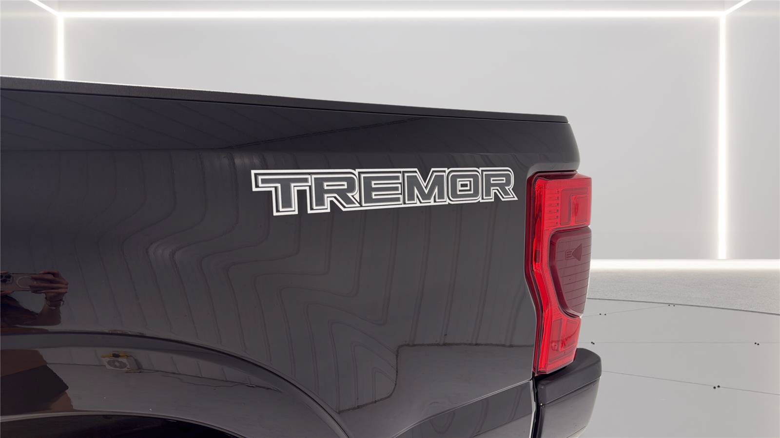 Certified 2022 Ford F250 Lariat w/ Tremor Off-Road Package AWD/4WD image 23