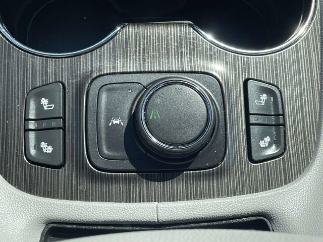 Used 2023 GMC Acadia SLT FWD image 32