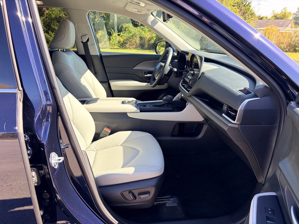 Used 2026 Toyota Grand Highlander FWD image 21