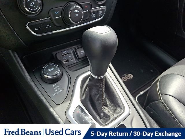Used 2018 Jeep Cherokee Latitude Plus AWD/4WD image 21
