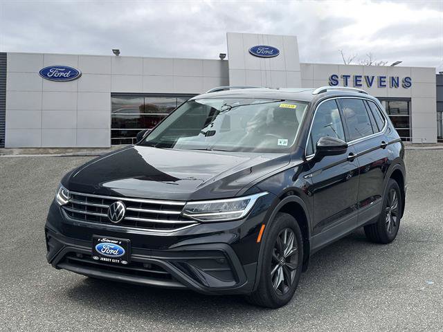 Used 2022 Volkswagen Tiguan SE AWD/4WD image 2