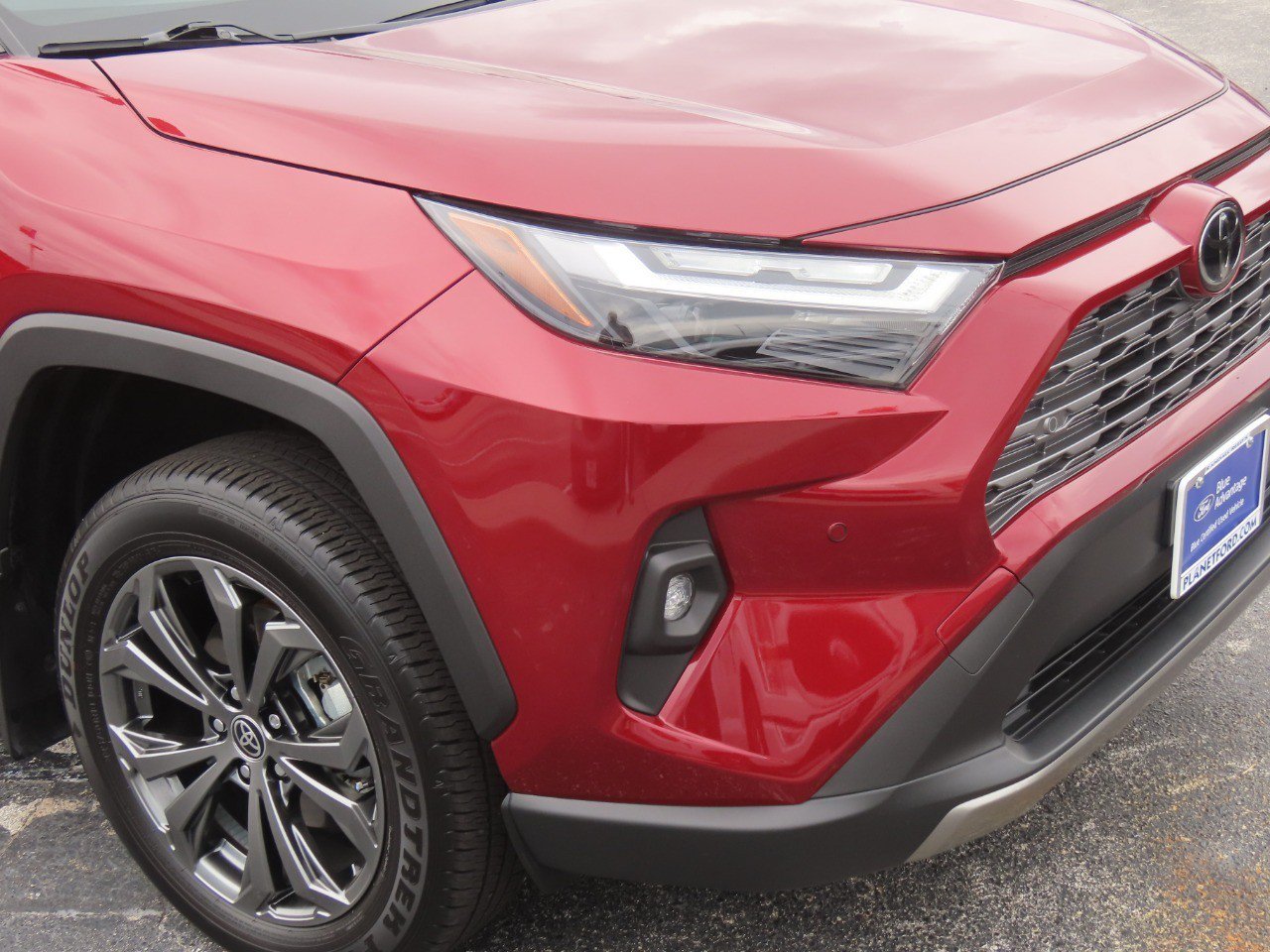 Used 2025 Toyota RAV4 Limited AWD/4WD image 6