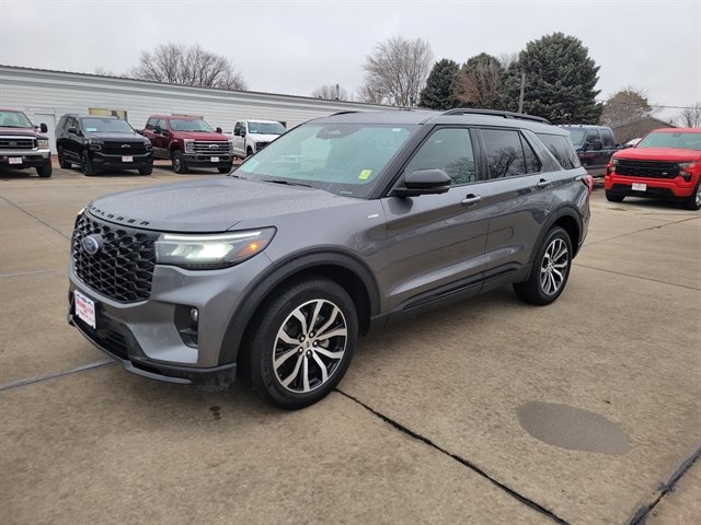 Certified 2025 Ford Explorer ST-Line AWD/4WD image 10