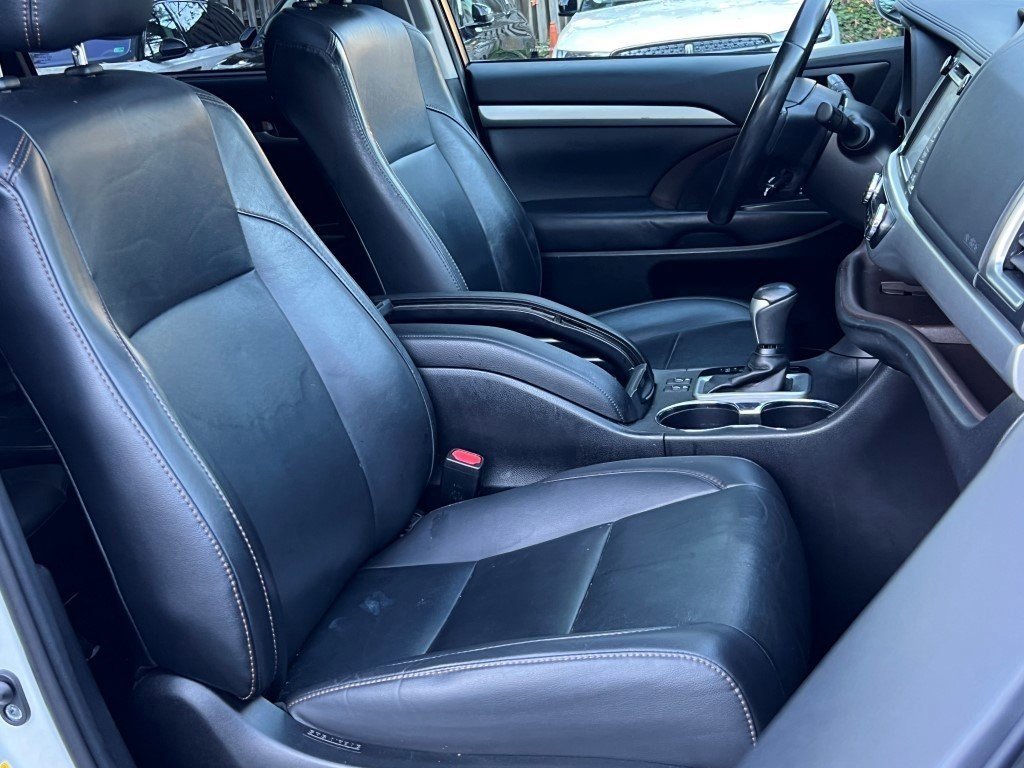 Used 2019 Toyota Highlander XLE image 11
