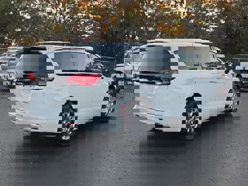 Used 2023 Chrysler Voyager LX image 5