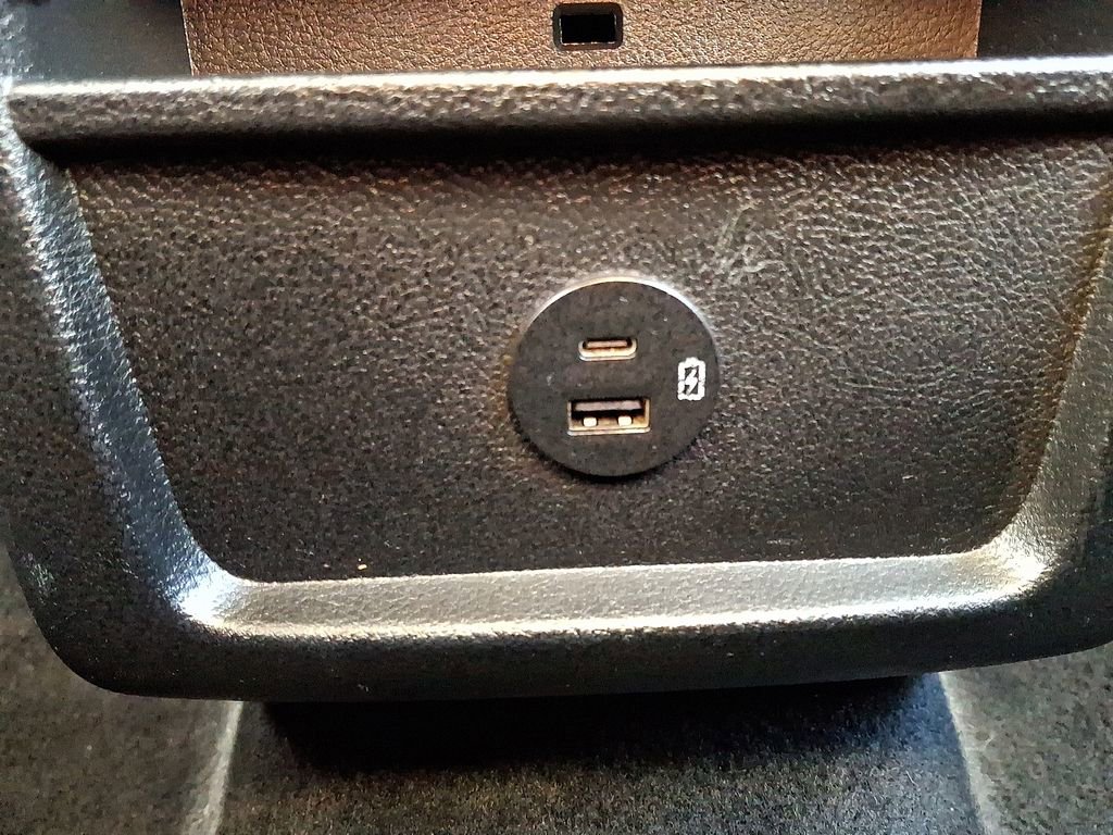 Certified 2022 Ford Edge SE image 11