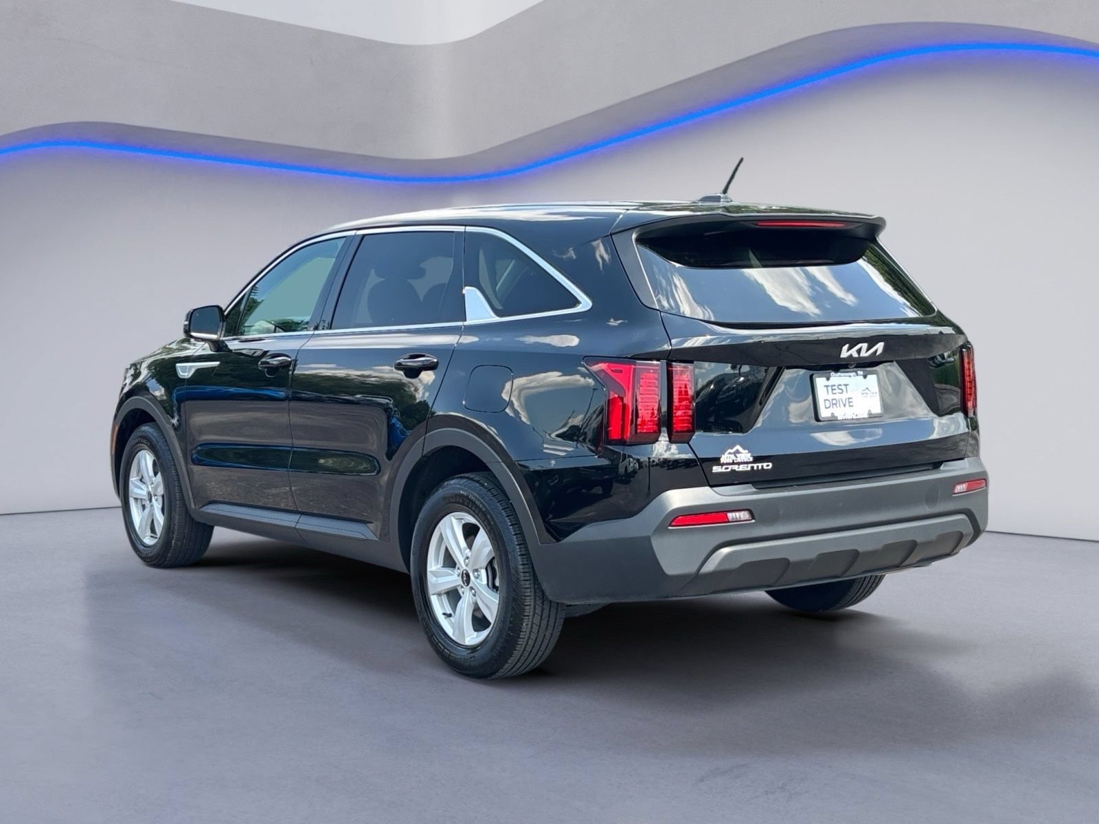 Used 2023 Kia Sorento LX FWD image 3
