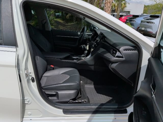 Used 2022 Toyota Camry SE FWD image 16