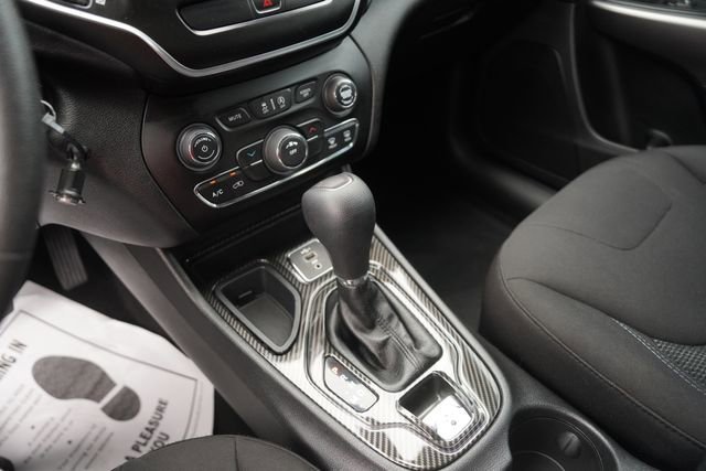 Used 2020 Jeep Cherokee Latitude FWD image 28