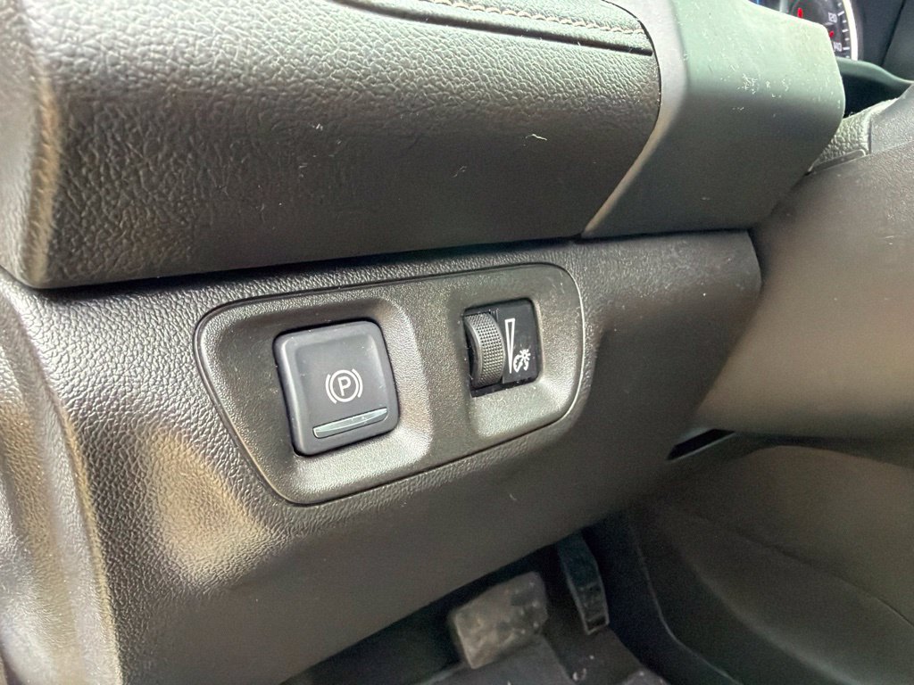 Used 2022 GMC Acadia SLE w/ Driver Convenience Package FWD image 24
