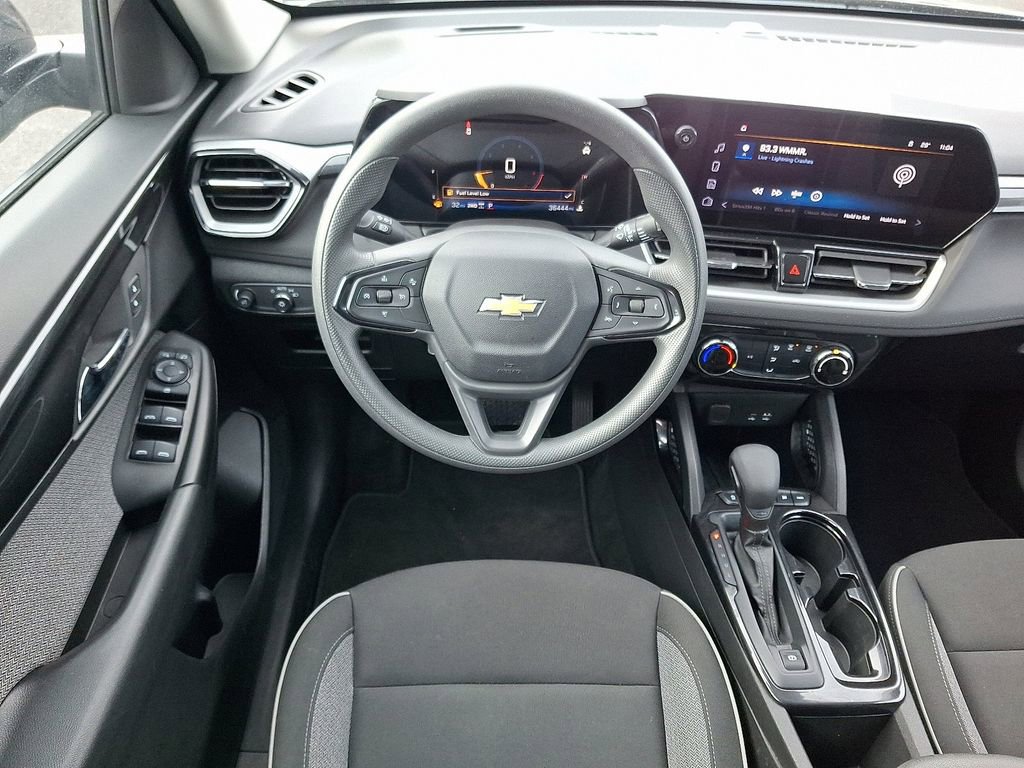 Used 2025 Chevrolet TrailBlazer LT AWD/4WD image 14