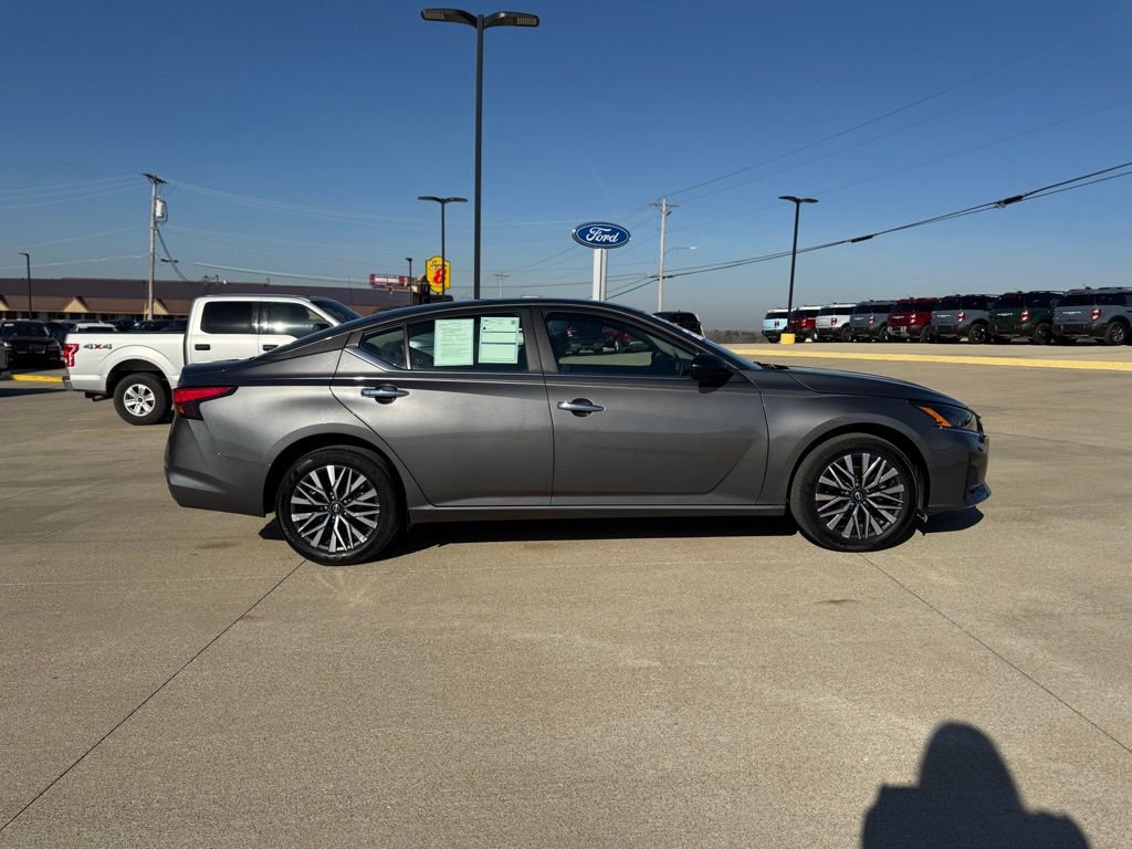 Used 2025 Nissan Altima 2.5 SV AWD/4WD image 4