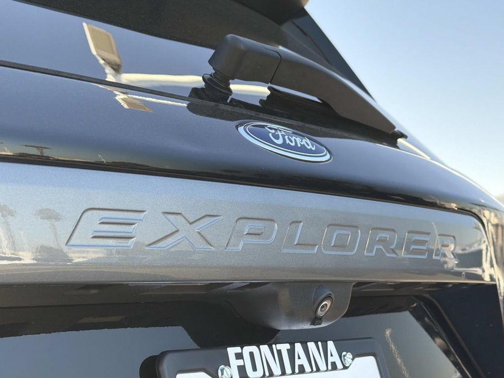 Certified 2021 Ford Explorer XLT RWD image 9