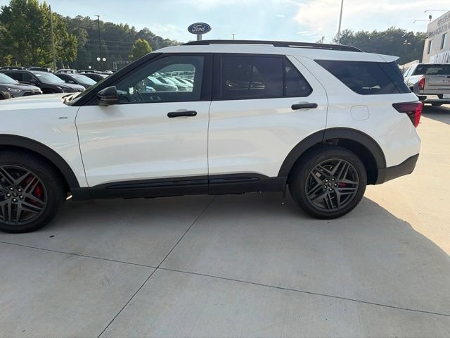 Certified 2025 Ford Explorer ST-Line w/ Premium Package AWD/4WD image 3