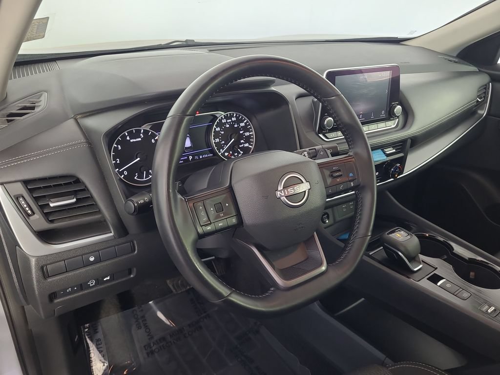 Used 2025 Nissan Rogue SV FWD image 13
